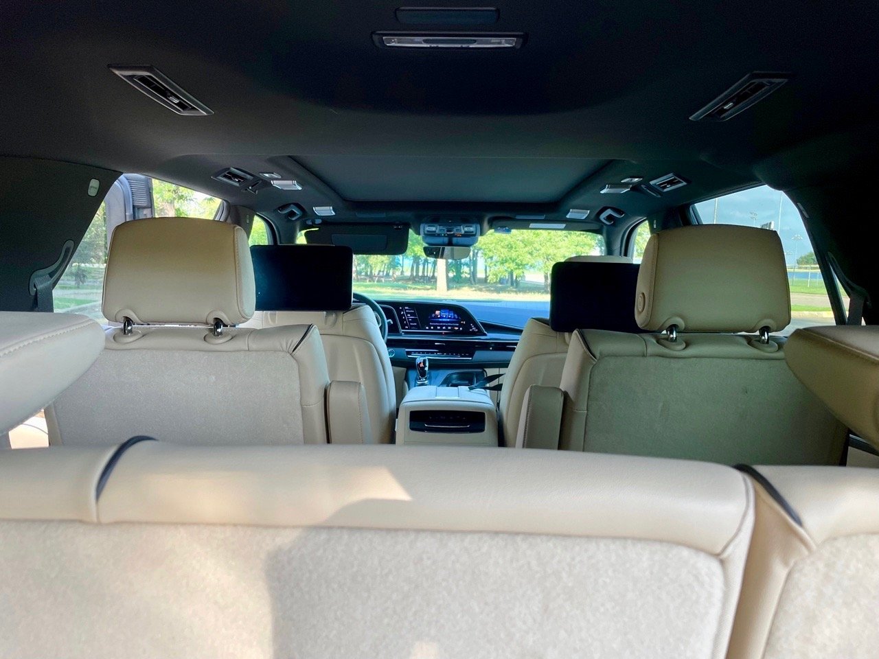 2021-Cadillac-Escalade-wide-back-carprousa.