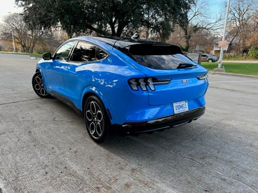 2021-Mustang-Mach-e-gt-grabber-blue-carprousa