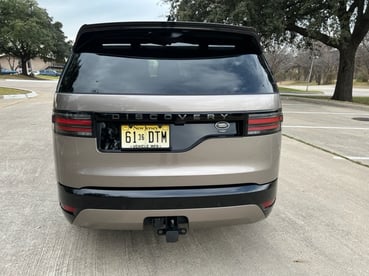 2021-land-rover-discovery-r-dynamic-tail-end-carprousa.
