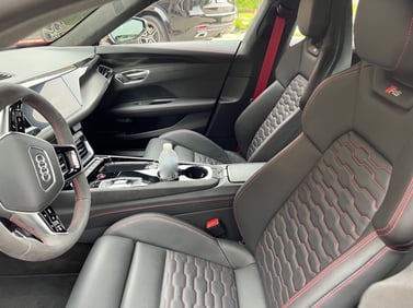 2022-Audi-RS-etron-gt-interior-2-carpro