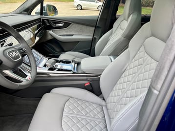 2022-Audi-SQ7-front-seats-carprousa