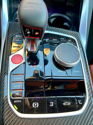 2022-BMW M4-Competition-console-vertical-carprousa