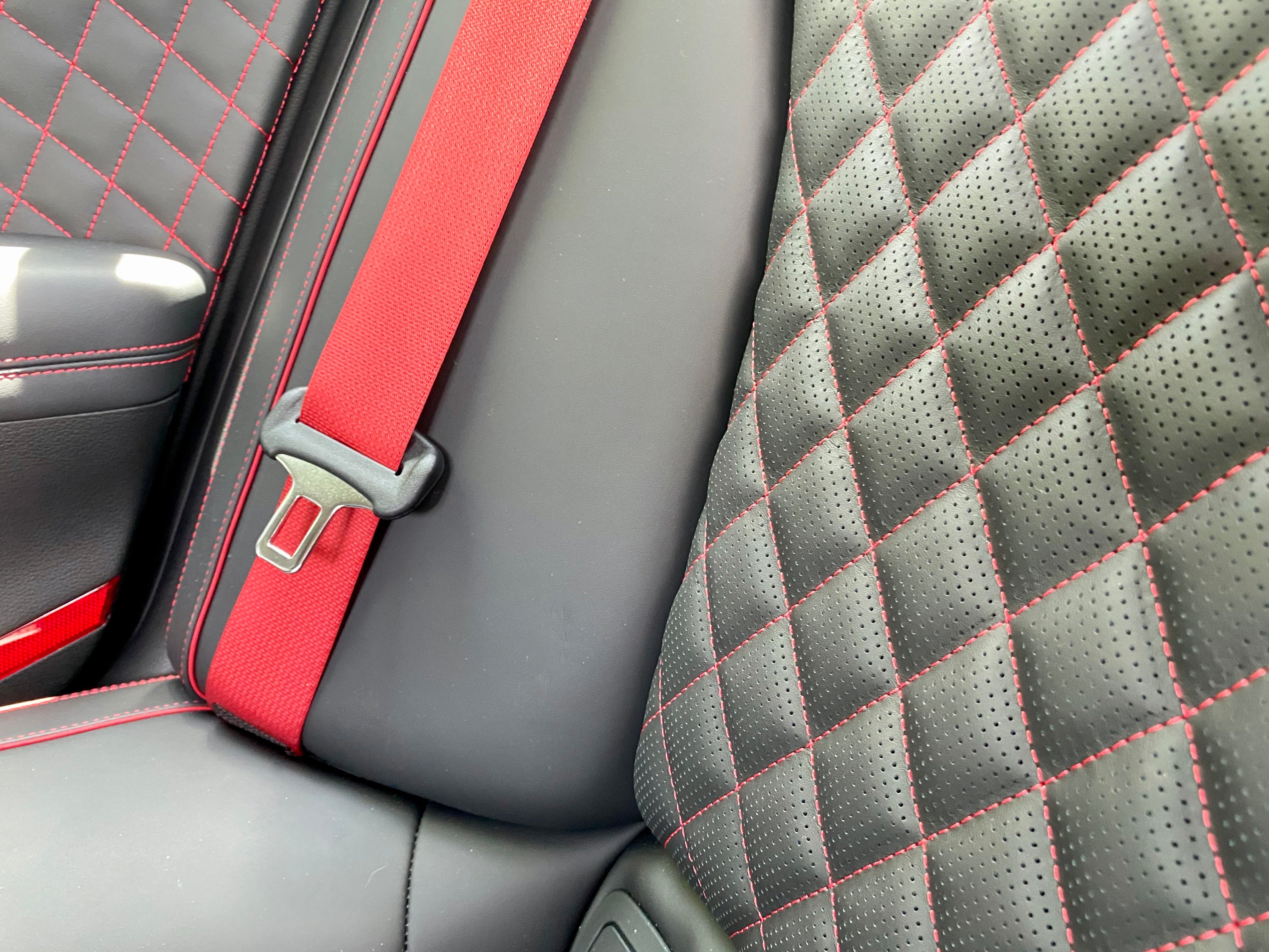 2022-Genesis-g70-red-seatbelt-carprousa