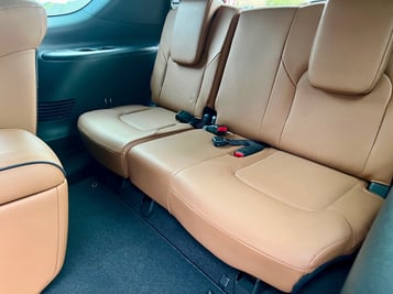 2022-INFINITI-QX80-rear-seat-2carprousa (1)