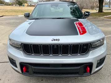 2022-Jeep-Grand-Cherokee-Trailhawk-grille-carprousa.