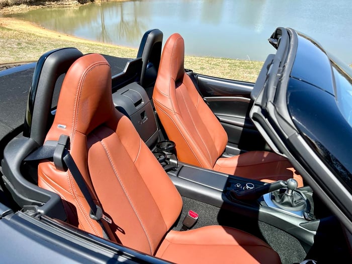 2022-Mazda-Miata-Grand-Touring-terracotta-carprousa