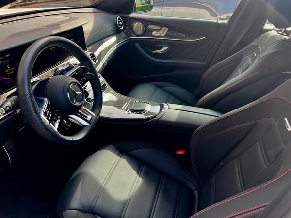2022-Mercedes-AMG-e53-interior-carpro. (1)