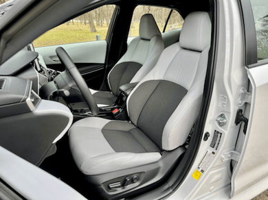 2022-Toyota-Corolla-Hatchback-front-seats-carprousa