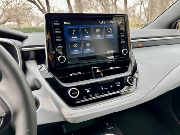 2022-Toyota-Corolla-Hatchback-multimedia-carprousa