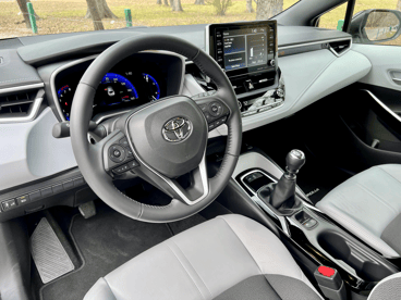 2022-Toyota-Corolla-Hatchback-steering-wheel-carprousa-1