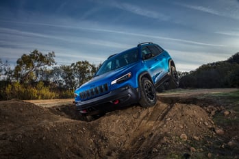 2022-jeep-cherokee-blue-4X4-credit-stellantis