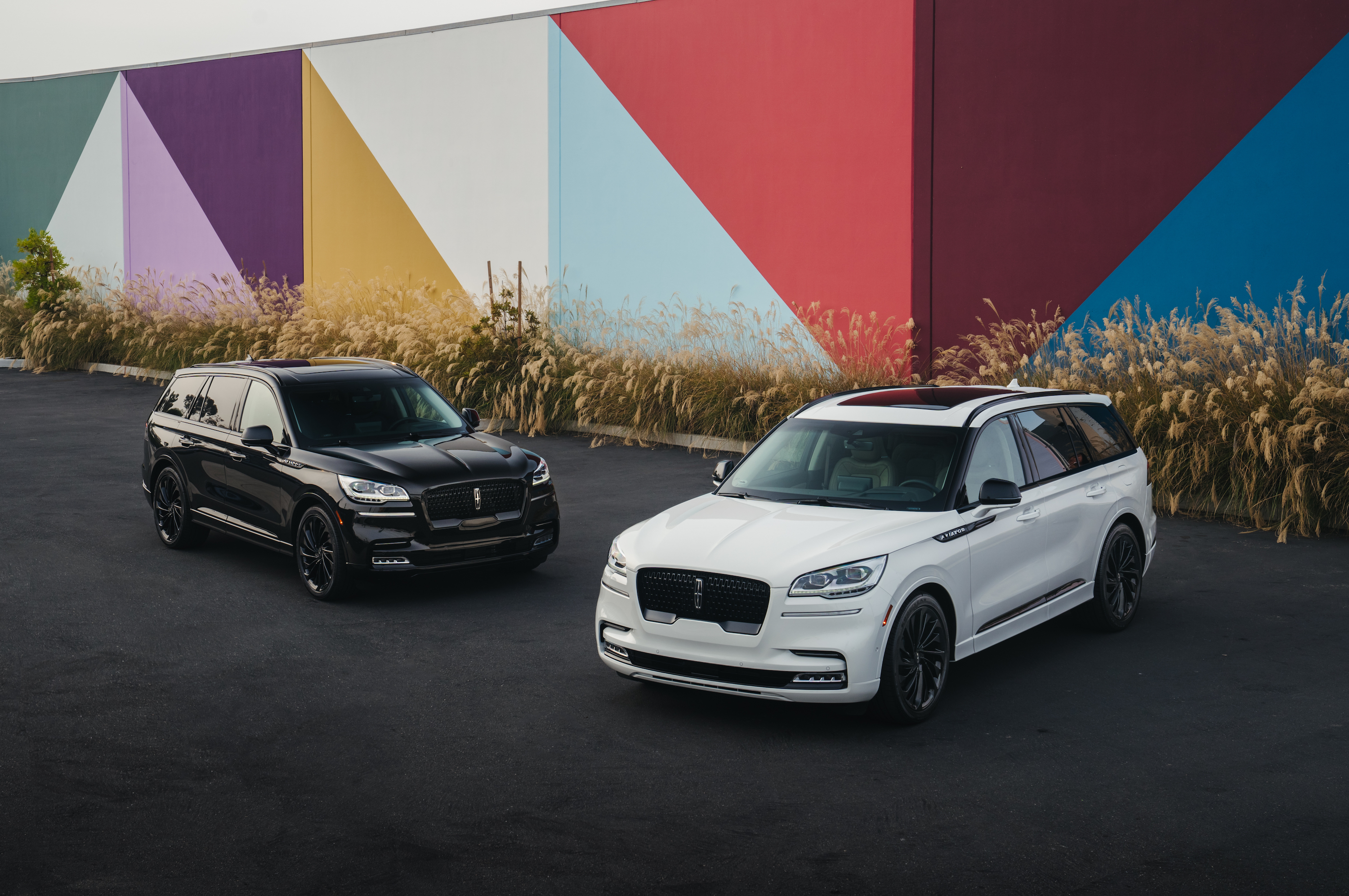 Lincoln Debuts Jet Appearance Package For 2022 Aviator