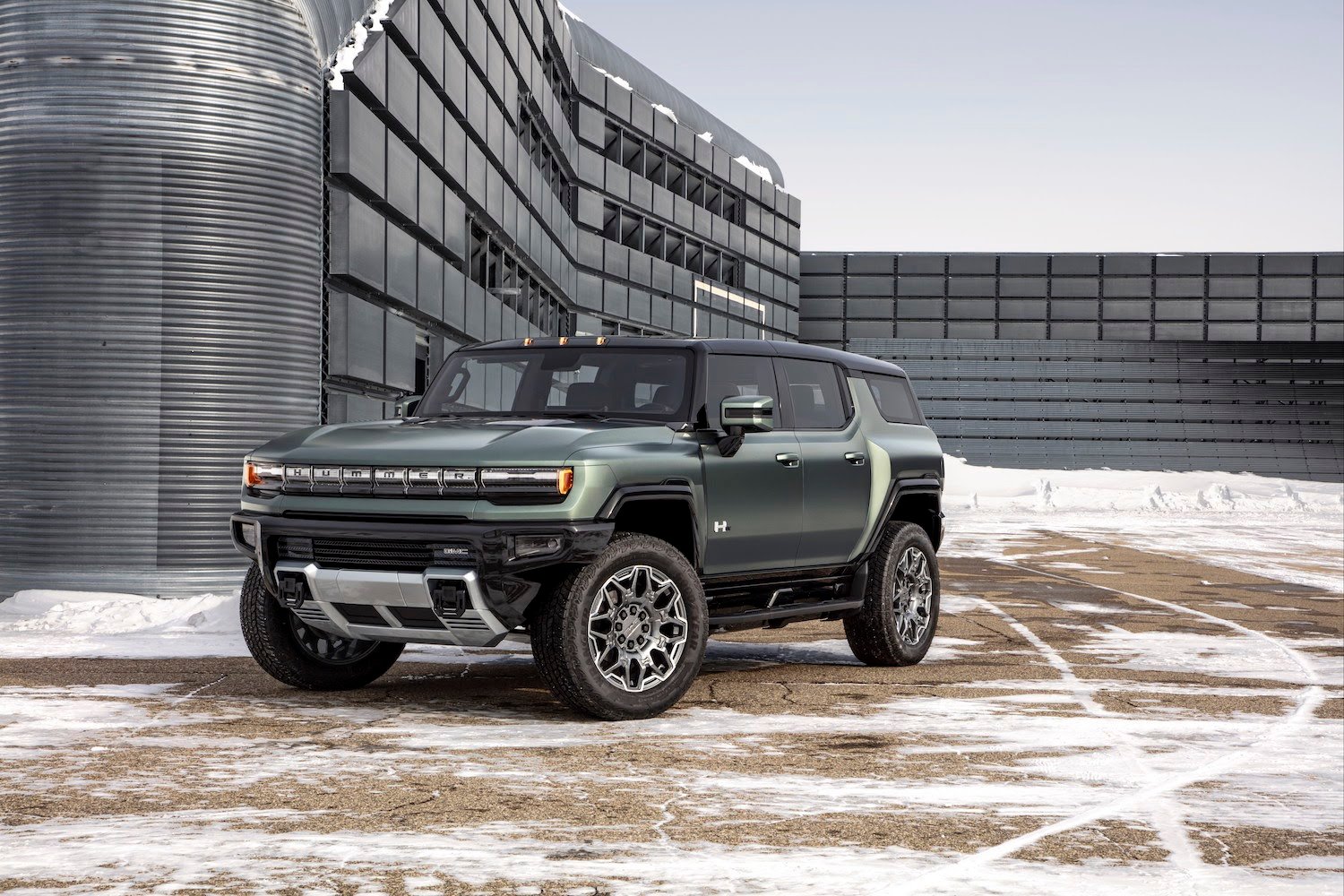 New AllElectric 2025 GMC HUMMER SUV Debuts
