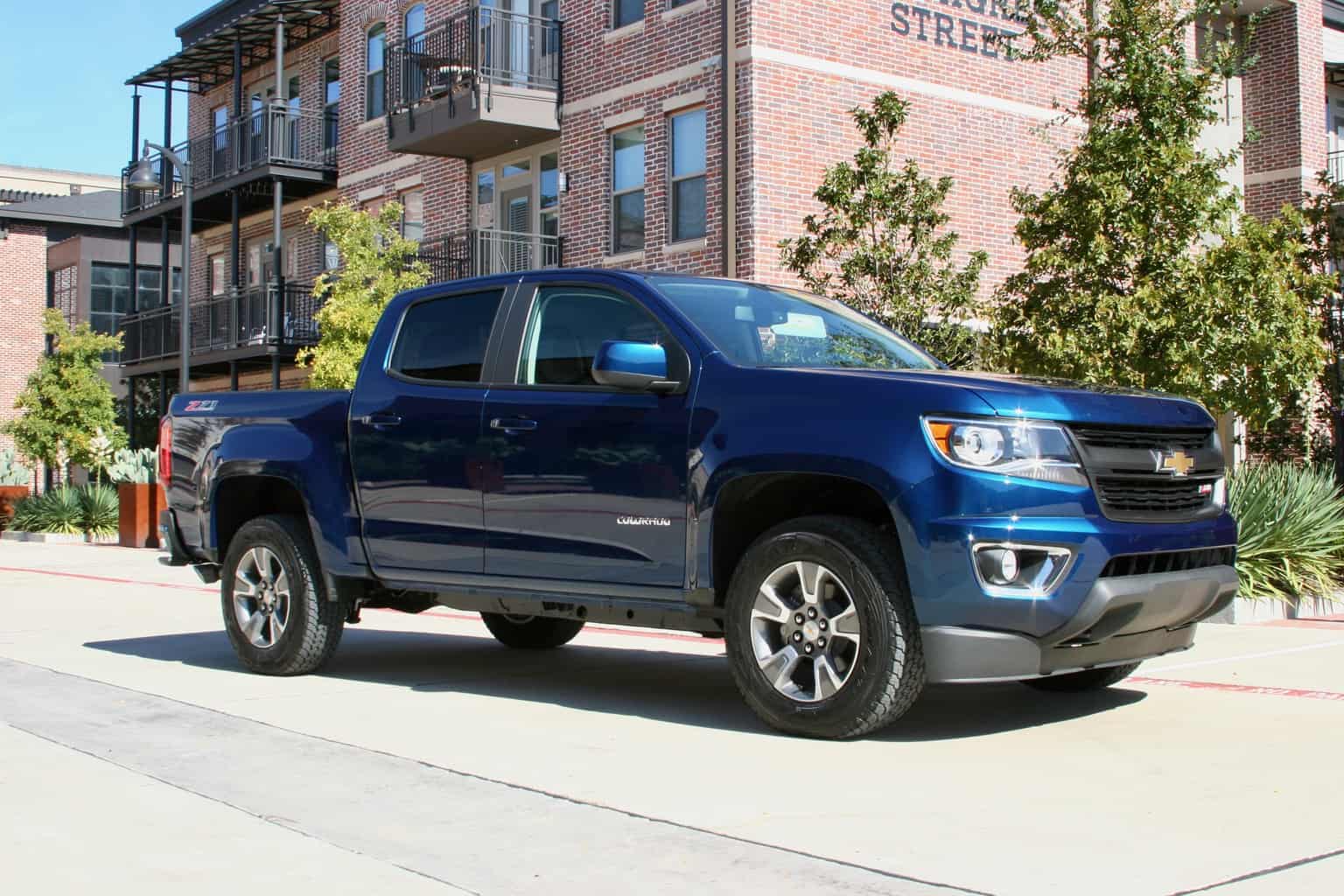 The 2019 Chevrolet Colorado Z71 Conquers Road Ahead And Looks Good Doing It Photo Gallery