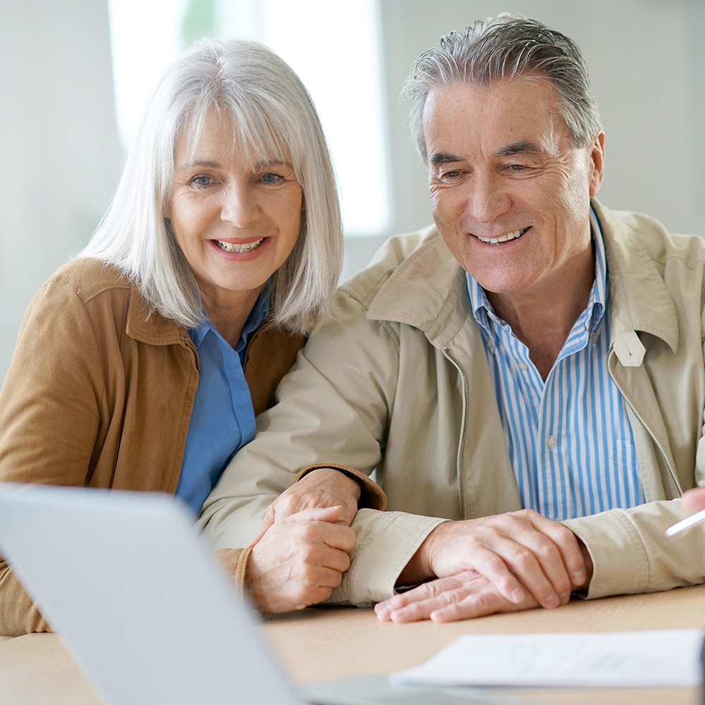 couple-buying-car-carprousa