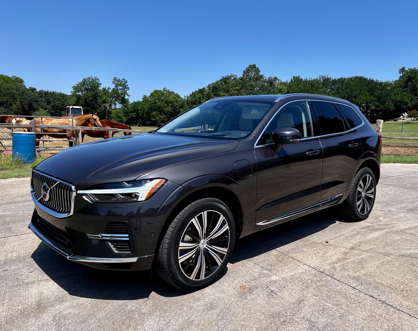 REVIEW: 2022 Volvo XC60 Recharge T8 Inscription AWD